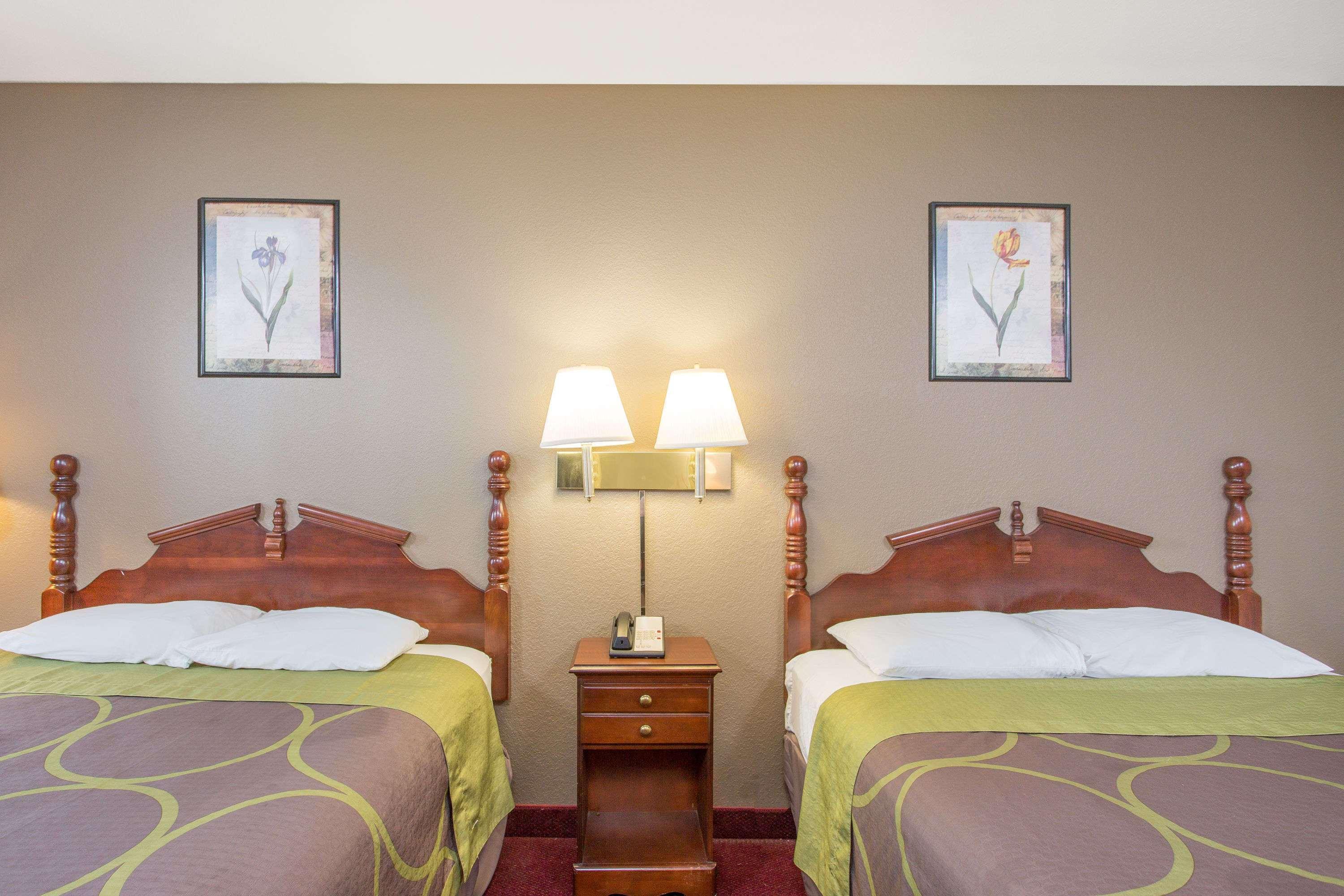 Knights Inn Glade Spring Екстериор снимка