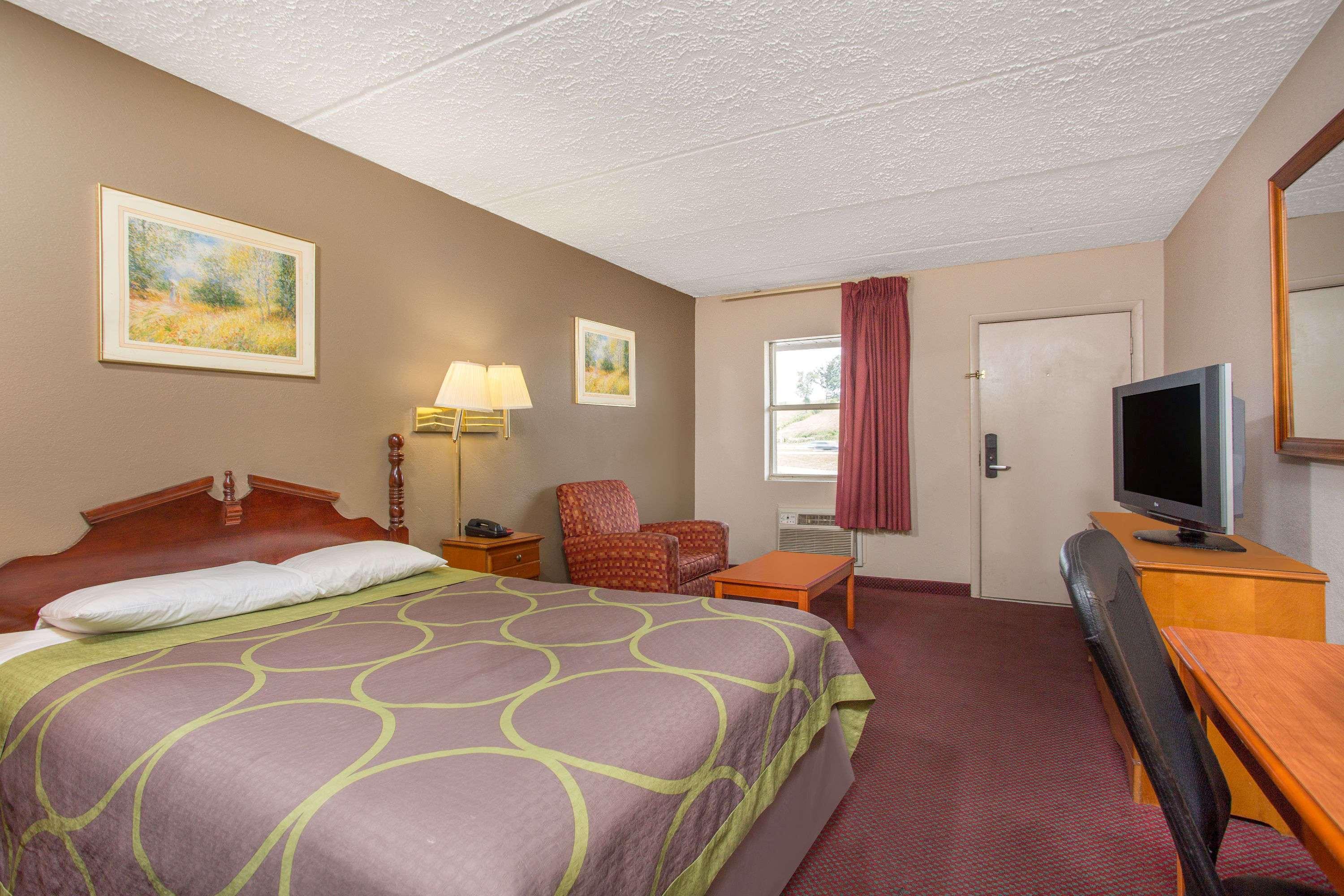 Knights Inn Glade Spring Екстериор снимка