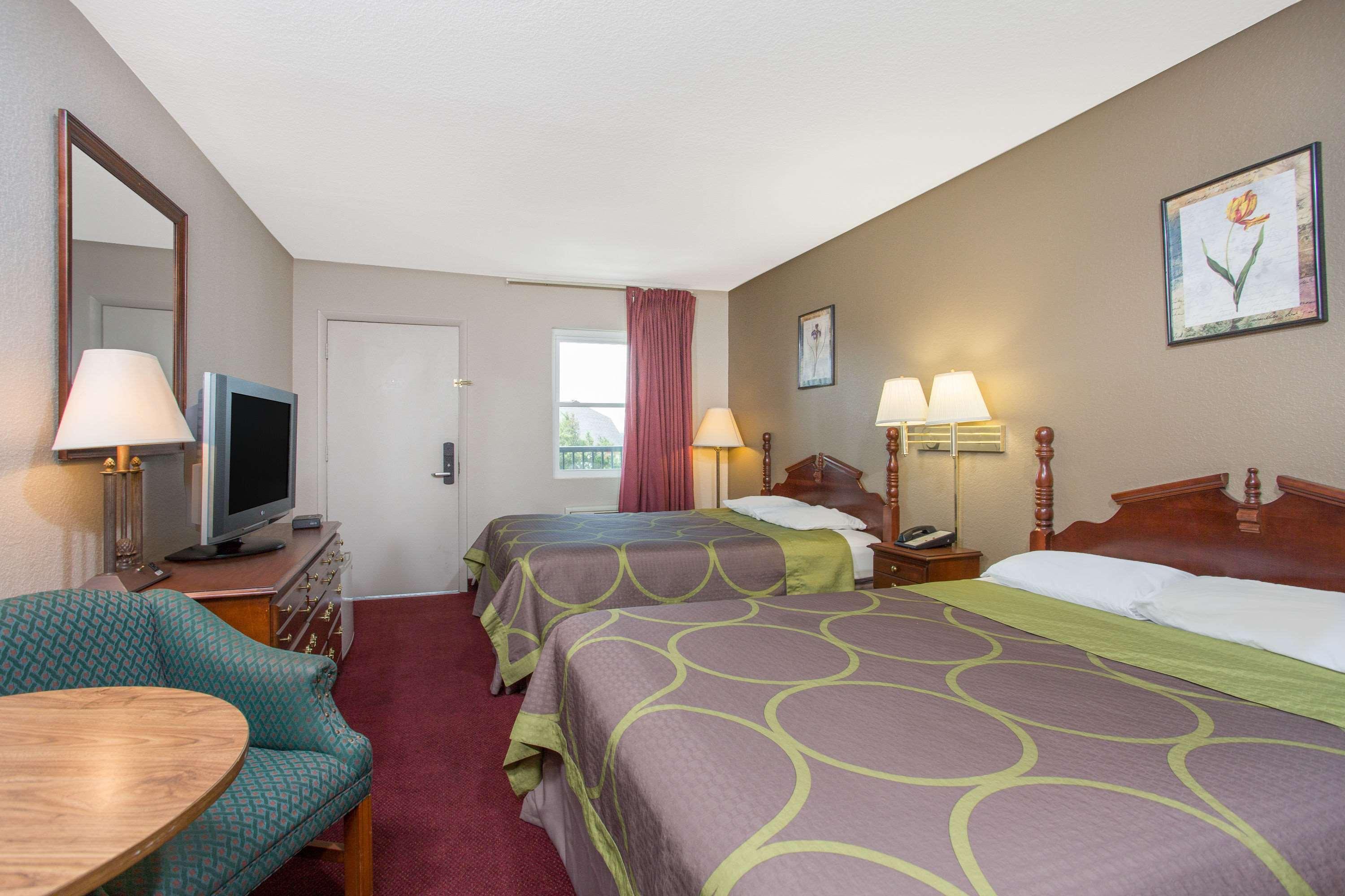 Knights Inn Glade Spring Екстериор снимка