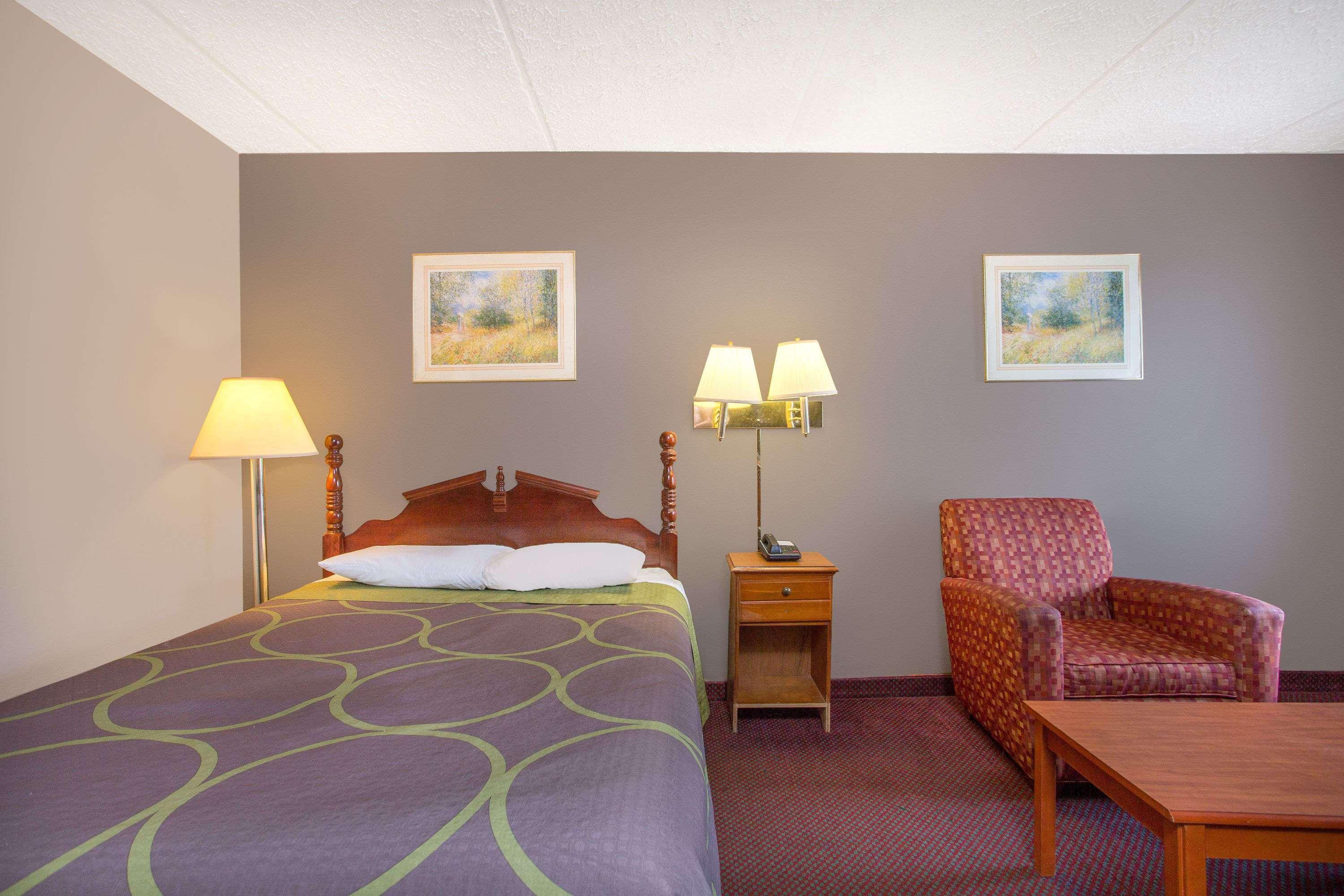 Knights Inn Glade Spring Екстериор снимка