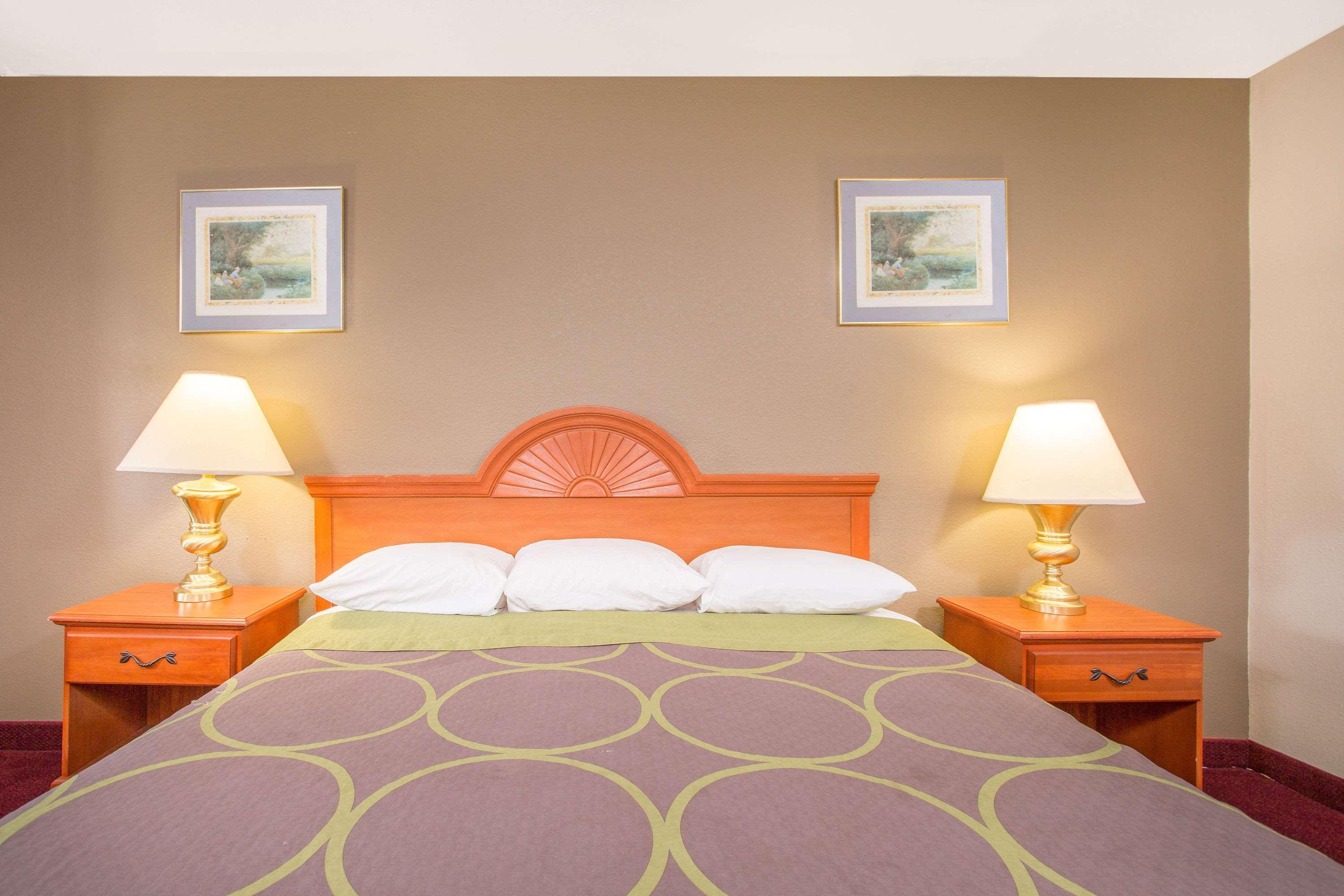 Knights Inn Glade Spring Екстериор снимка