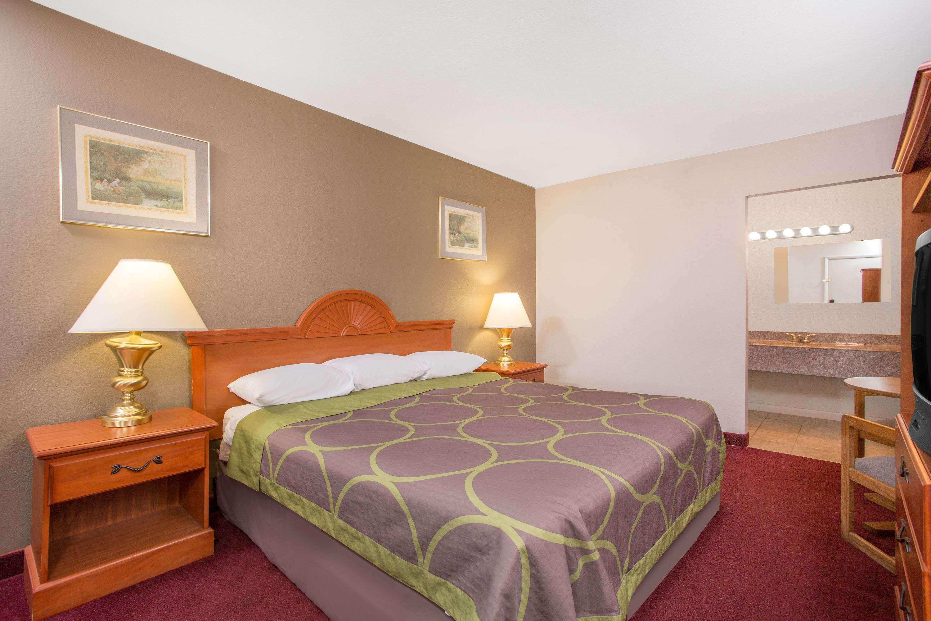 Knights Inn Glade Spring Екстериор снимка