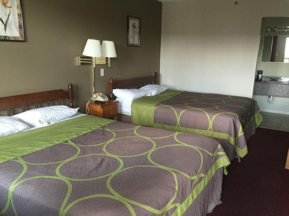 Knights Inn Glade Spring Екстериор снимка